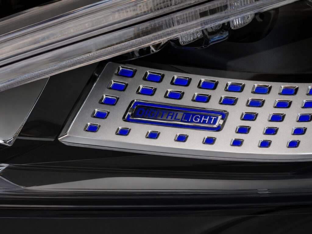 12_Mercedes_S_Digital_Light_detajl