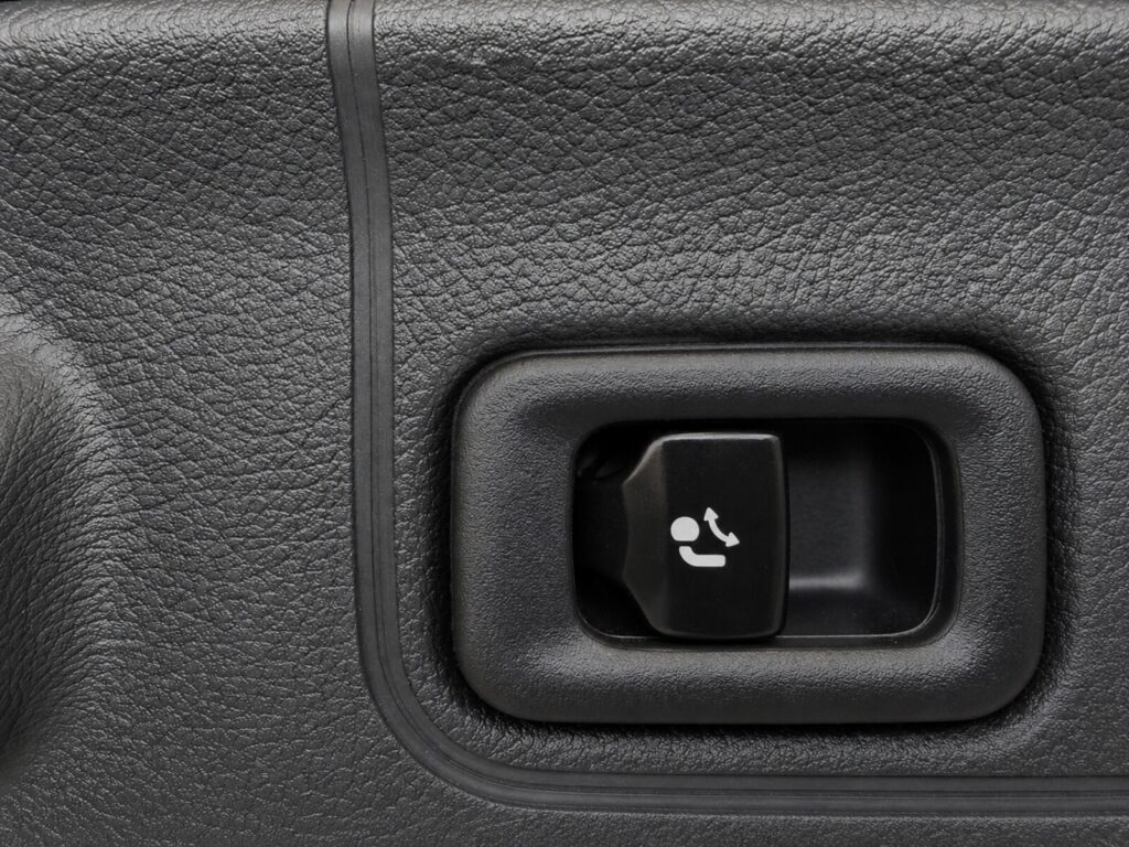 14_Mercedes_S_elektricni_zadnji_sedez