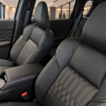 Črni Mitsubishi Outlander PHEV v salonu-6